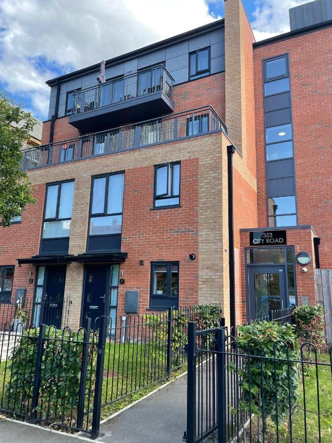 Luxury 2-Bedroom Service Apartment With Balcony Manchester Luaran gambar