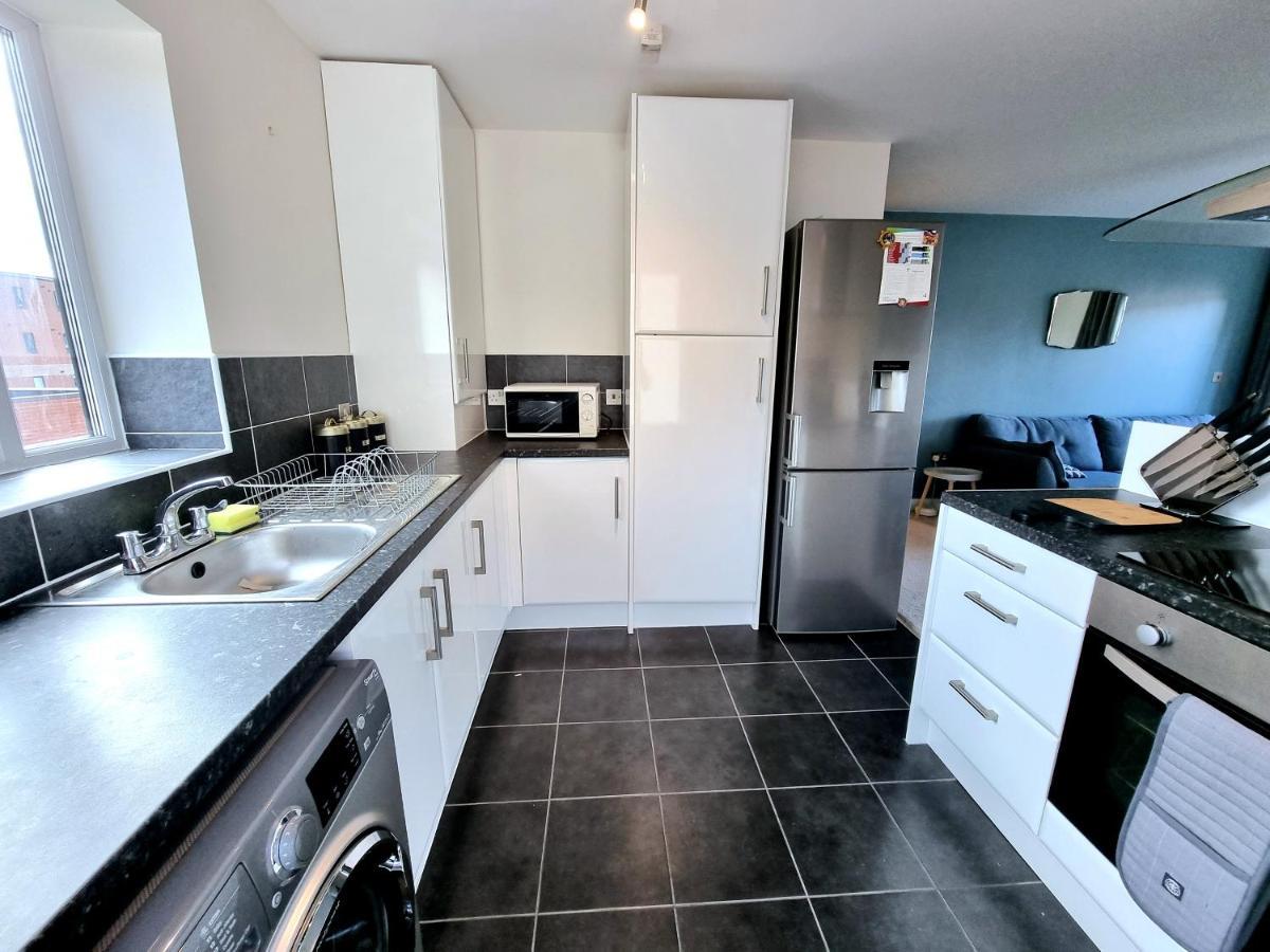 Luxury 2-Bedroom Service Apartment With Balcony Manchester Luaran gambar